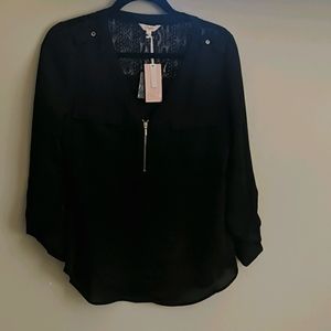 Black vneck blouse with front zip, new, Large